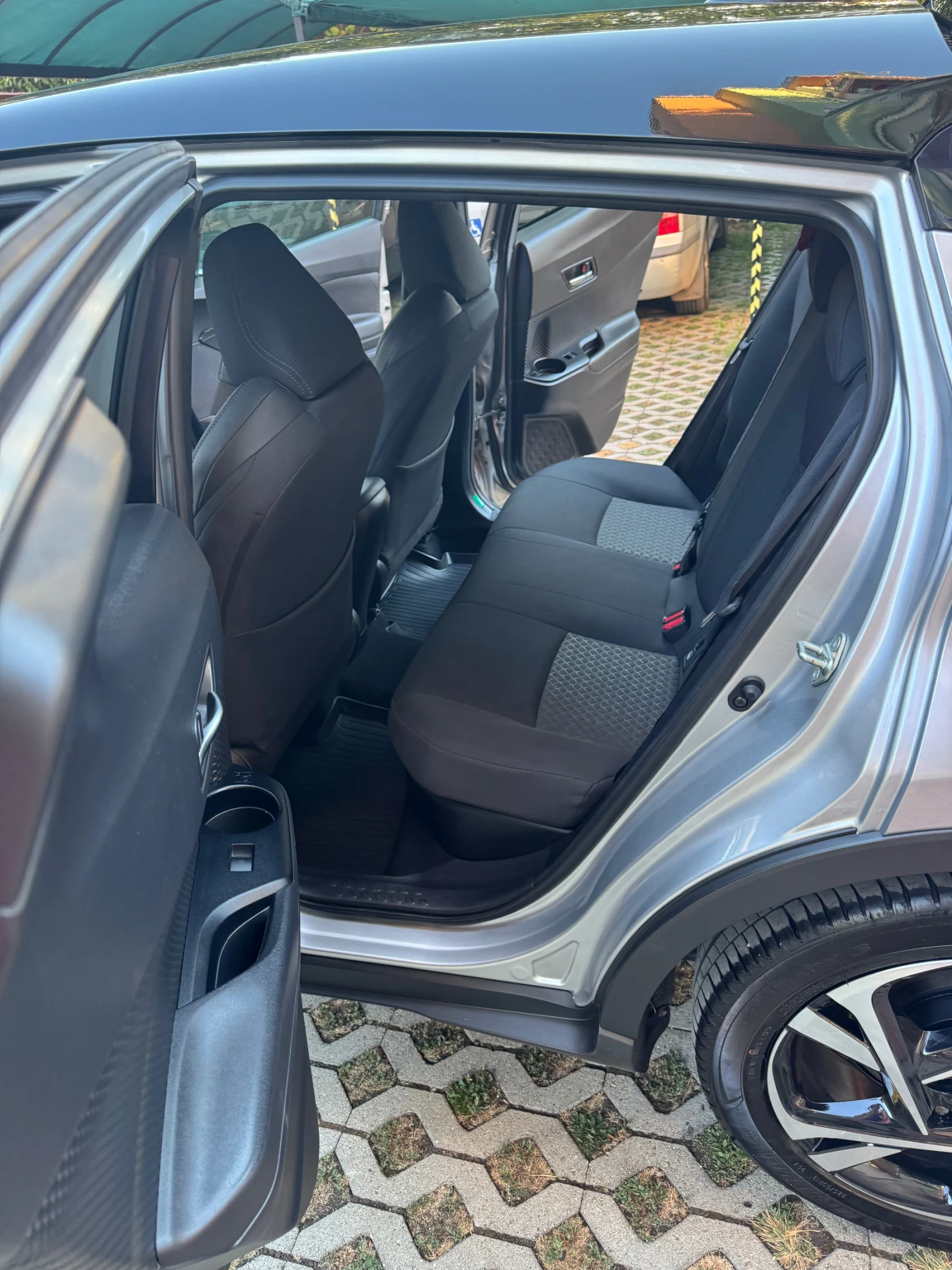 Toyota C-HR Кросоувър, снимка 7 - Автомобили и джипове - 56130743