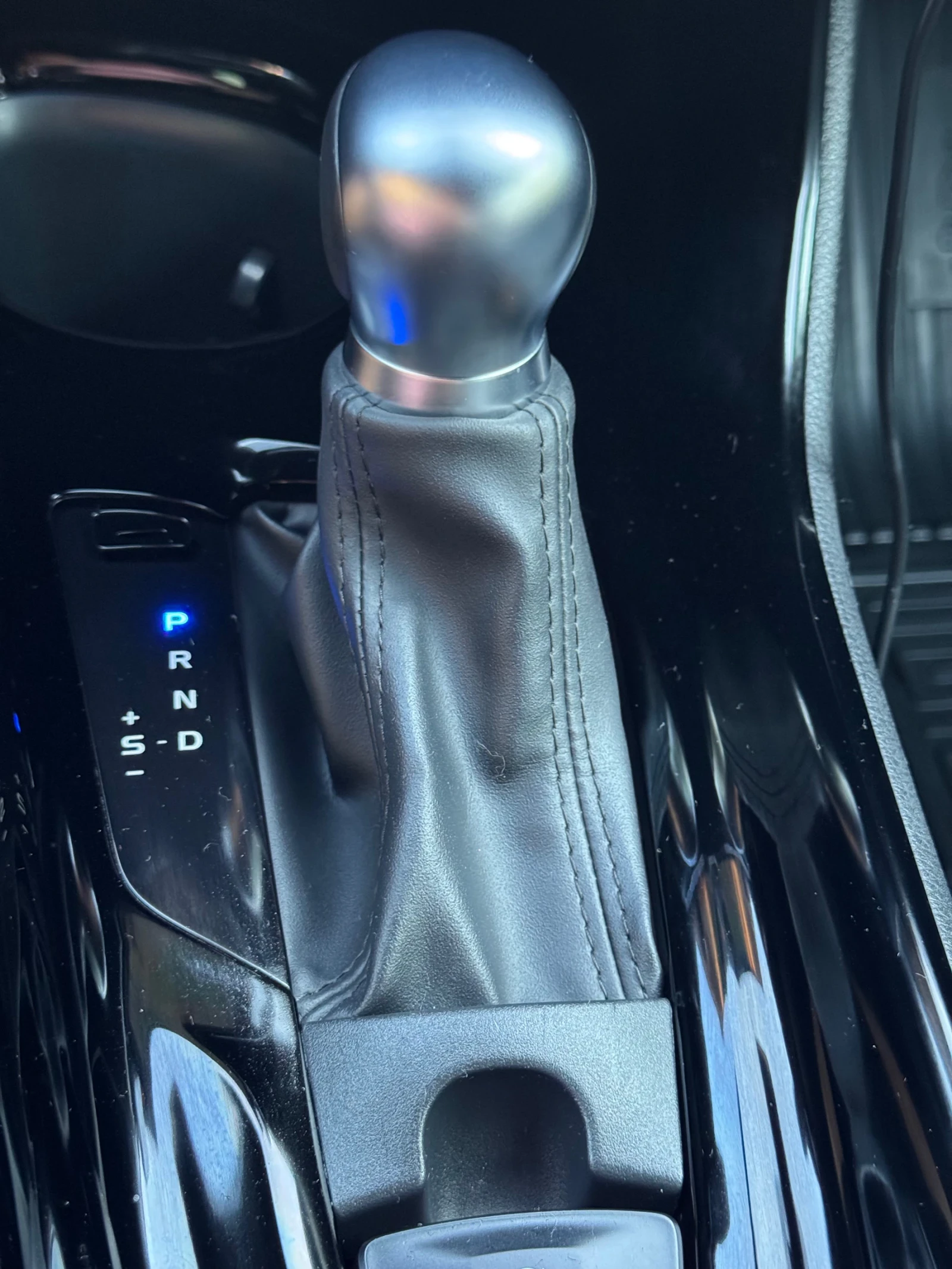 Toyota C-HR Кросоувър, снимка 14 - Автомобили и джипове - 56130743
