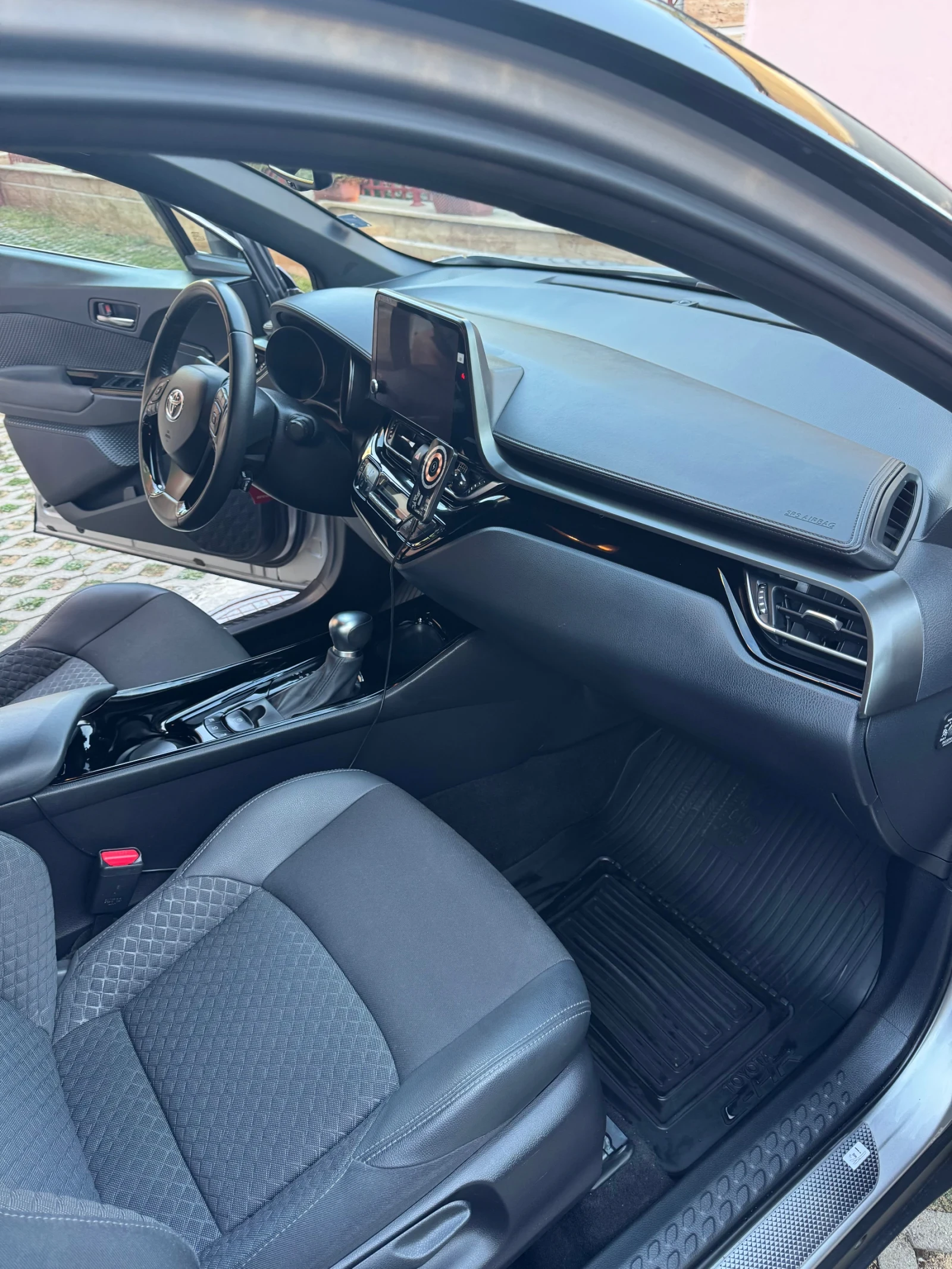 Toyota C-HR Кросоувър, снимка 11 - Автомобили и джипове - 56130743