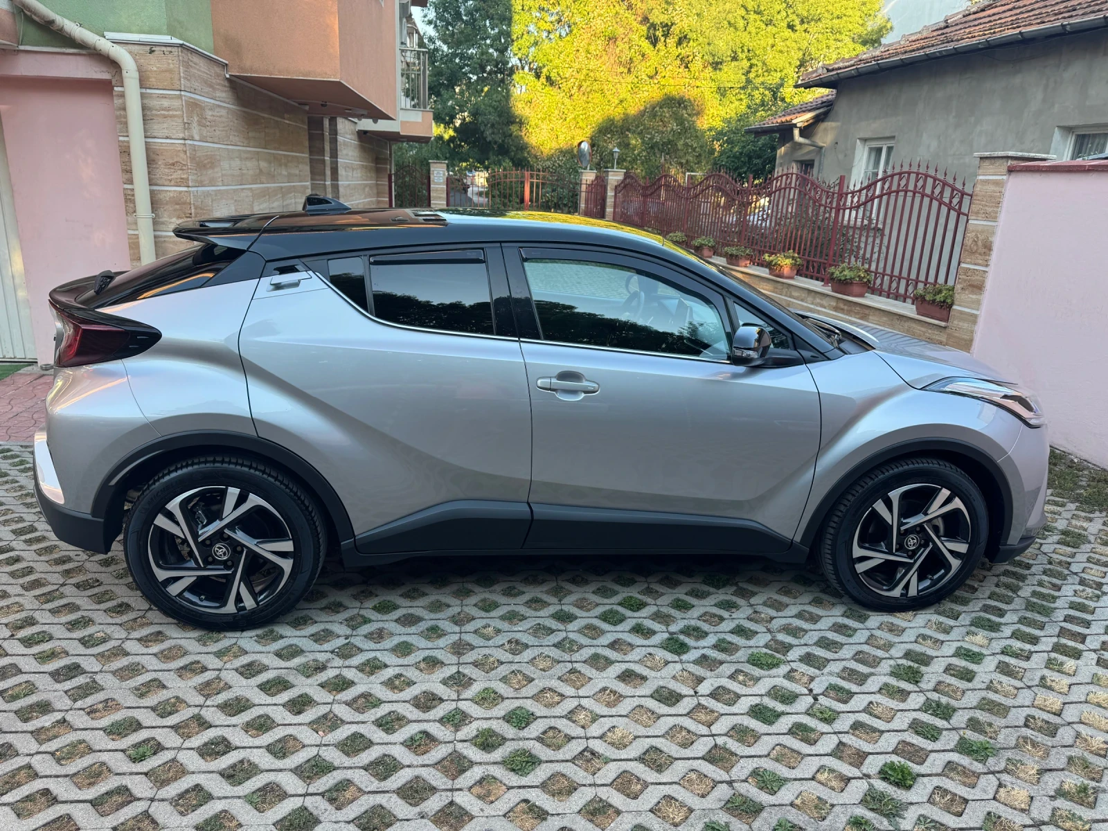 Toyota C-HR Кросоувър, снимка 5 - Автомобили и джипове - 56130743