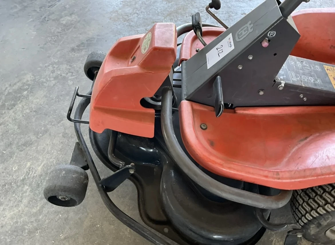 Сенокосачка Друга марка Husqvarna Rider 13 C  - изображение 8