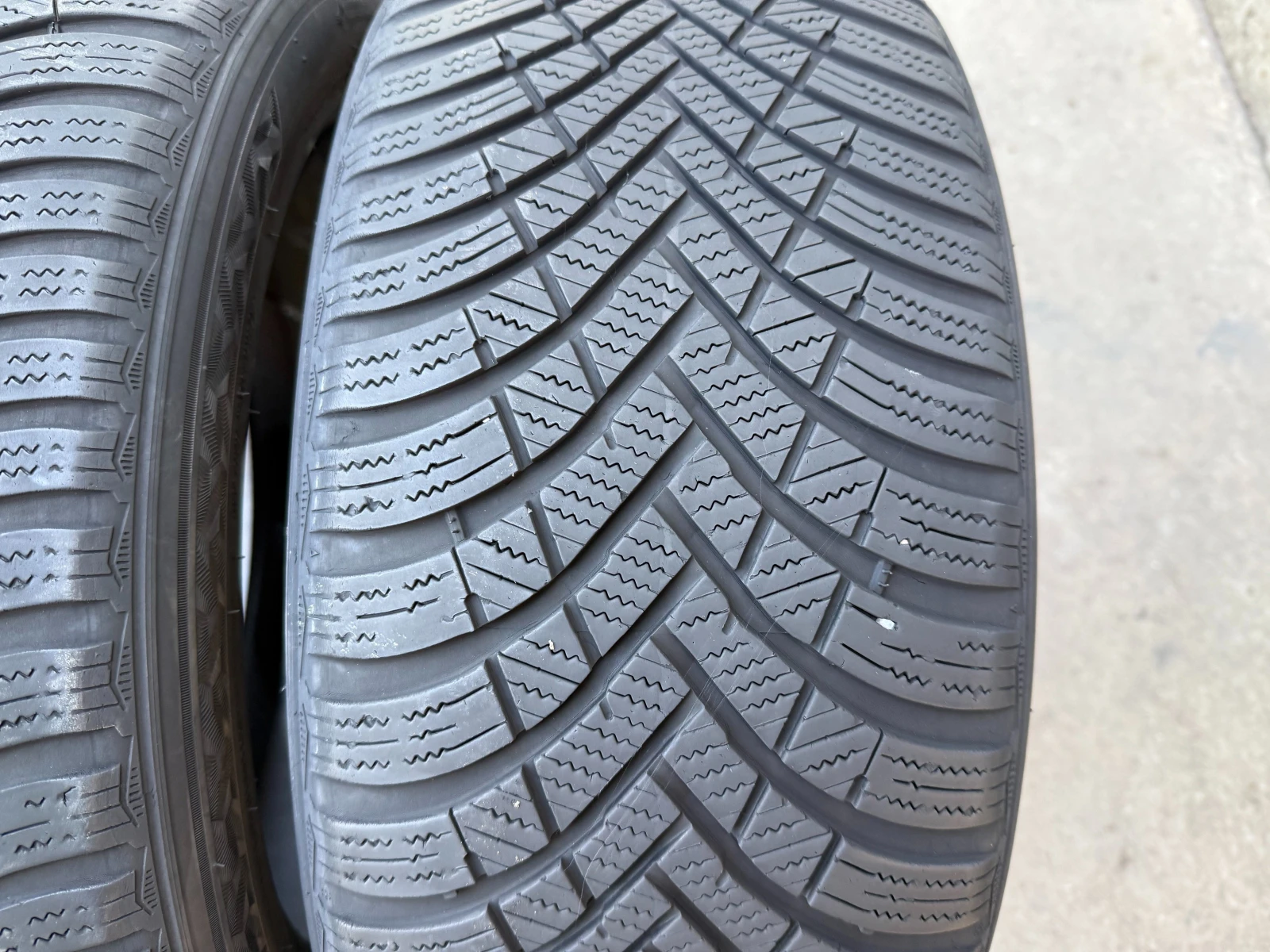 Гуми Зимни 215/50R17, снимка 3 - Гуми и джанти - 55832987