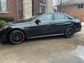 Mercedes-Benz E 63 AMG AMG* * CARFAX * * АВТО КРЕДИТ * * , снимка 3 - Автомобили и джипове - 53644905