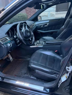 Mercedes-Benz E 63 AMG AMG* * CARFAX * * АВТО КРЕДИТ * * , снимка 5 - Автомобили и джипове - 53644905