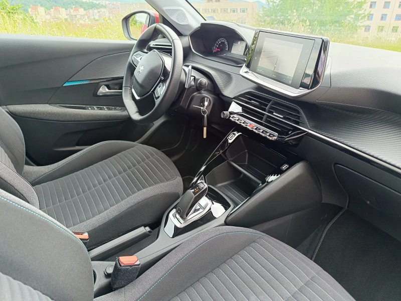 Peugeot 208 1.2i Style, снимка 11 - Автомобили и джипове - 47285785