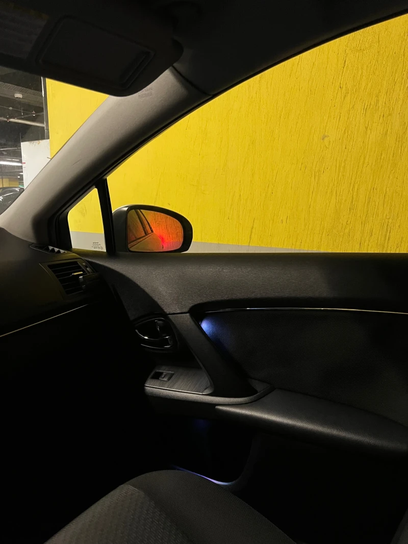 Toyota Avensis 1.8VVT-i l Автомат ll Газ ll Мултимедия ll Екстри , снимка 11 - Автомобили и джипове - 50087271