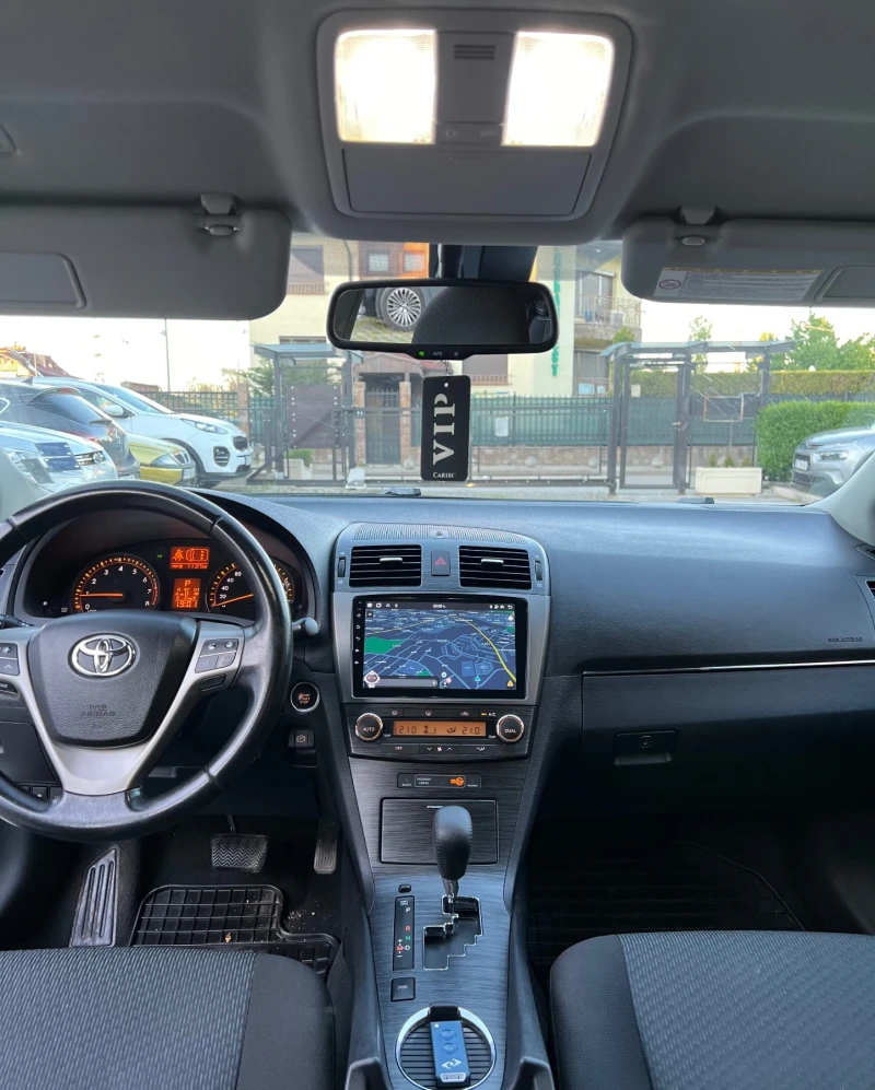 Toyota Avensis 1.8VVT-i l Автомат ll Газ ll Мултимедия ll Екстри , снимка 5 - Автомобили и джипове - 50087271