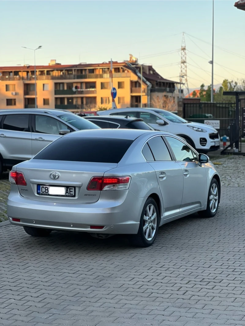 Toyota Avensis 1.8VVT-i l Автомат ll Газ ll Мултимедия ll Екстри , снимка 4 - Автомобили и джипове - 50087271