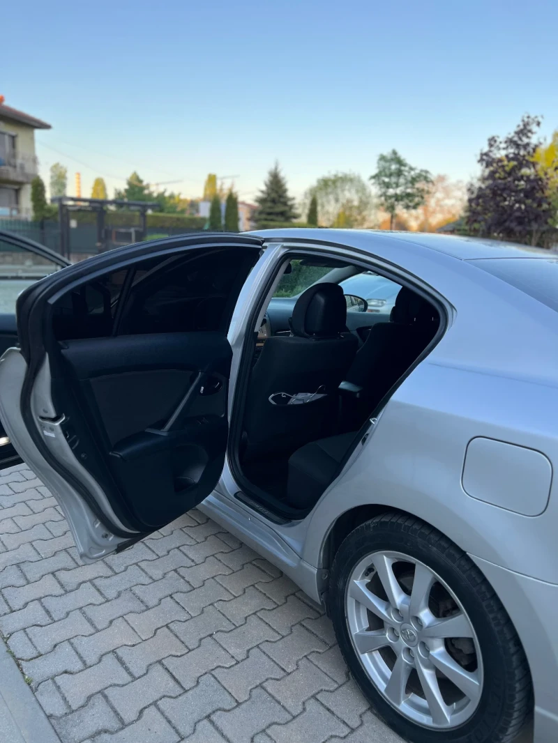 Toyota Avensis 1.8VVT-i l Автомат ll Газ ll Мултимедия ll Екстри , снимка 8 - Автомобили и джипове - 50087271