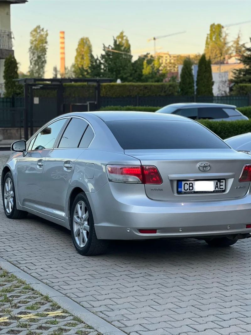 Toyota Avensis 1.8VVT-i l Автомат ll Газ ll Мултимедия ll Екстри , снимка 3 - Автомобили и джипове - 50087271