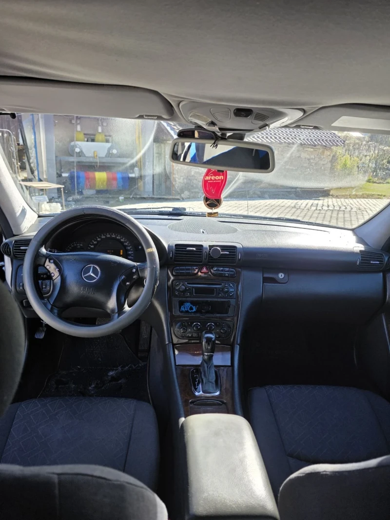 Mercedes-Benz C 320, снимка 10 - Автомобили и джипове - 52257376