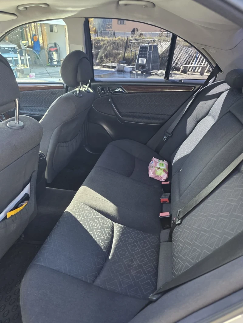 Mercedes-Benz C 320, снимка 12 - Автомобили и джипове - 52257376
