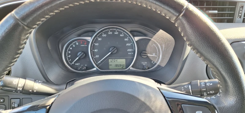 Toyota Yaris 1.5VVT-I EURO6B, снимка 10 - Автомобили и джипове - 52391161