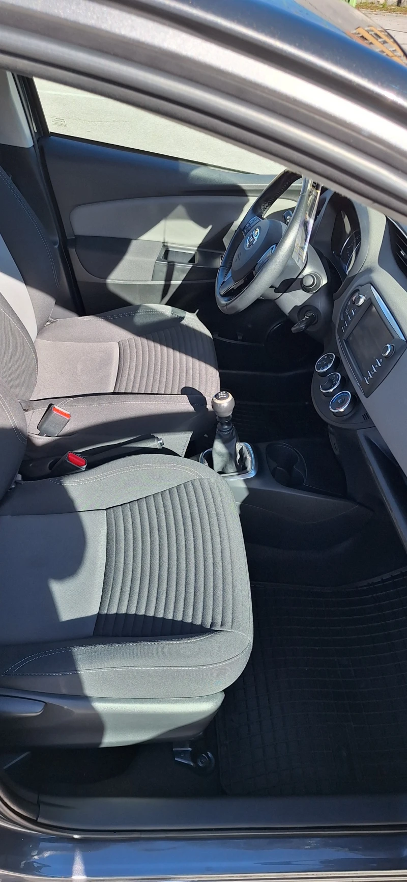 Toyota Yaris 1.5VVT-I EURO6B, снимка 11 - Автомобили и джипове - 52391161