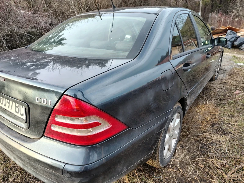 Mercedes-Benz C 220, снимка 3 - Автомобили и джипове - 53270743