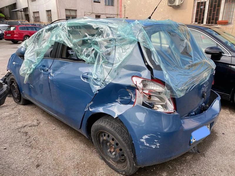 Toyota Yaris На части, снимка 2 - Автомобили и джипове - 29798927