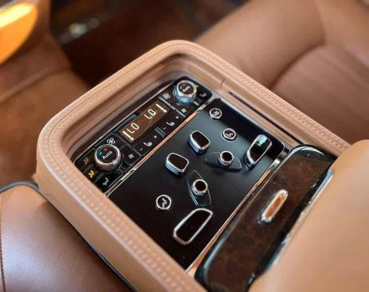 Bentley Mulsanne * 4dr Sdn * CARFAX * ЦЕНА ДО БГ, снимка 15 - Автомобили и джипове - 52898649