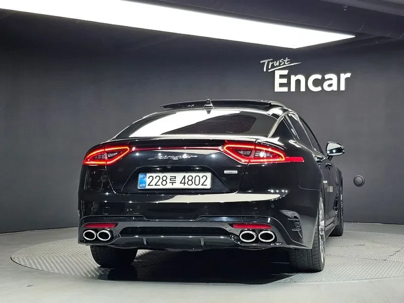 Kia Stinger 2.0 Turbo Awd Platinum, снимка 4 - Автомобили и джипове - 56118036