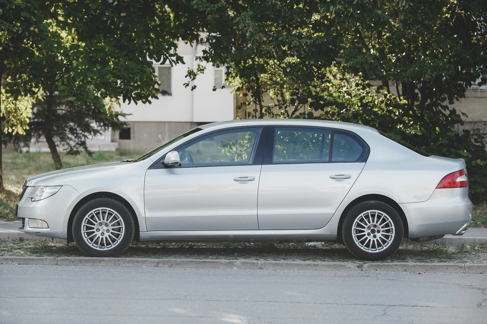 Skoda Superb 1.8 TSI - изображение 2