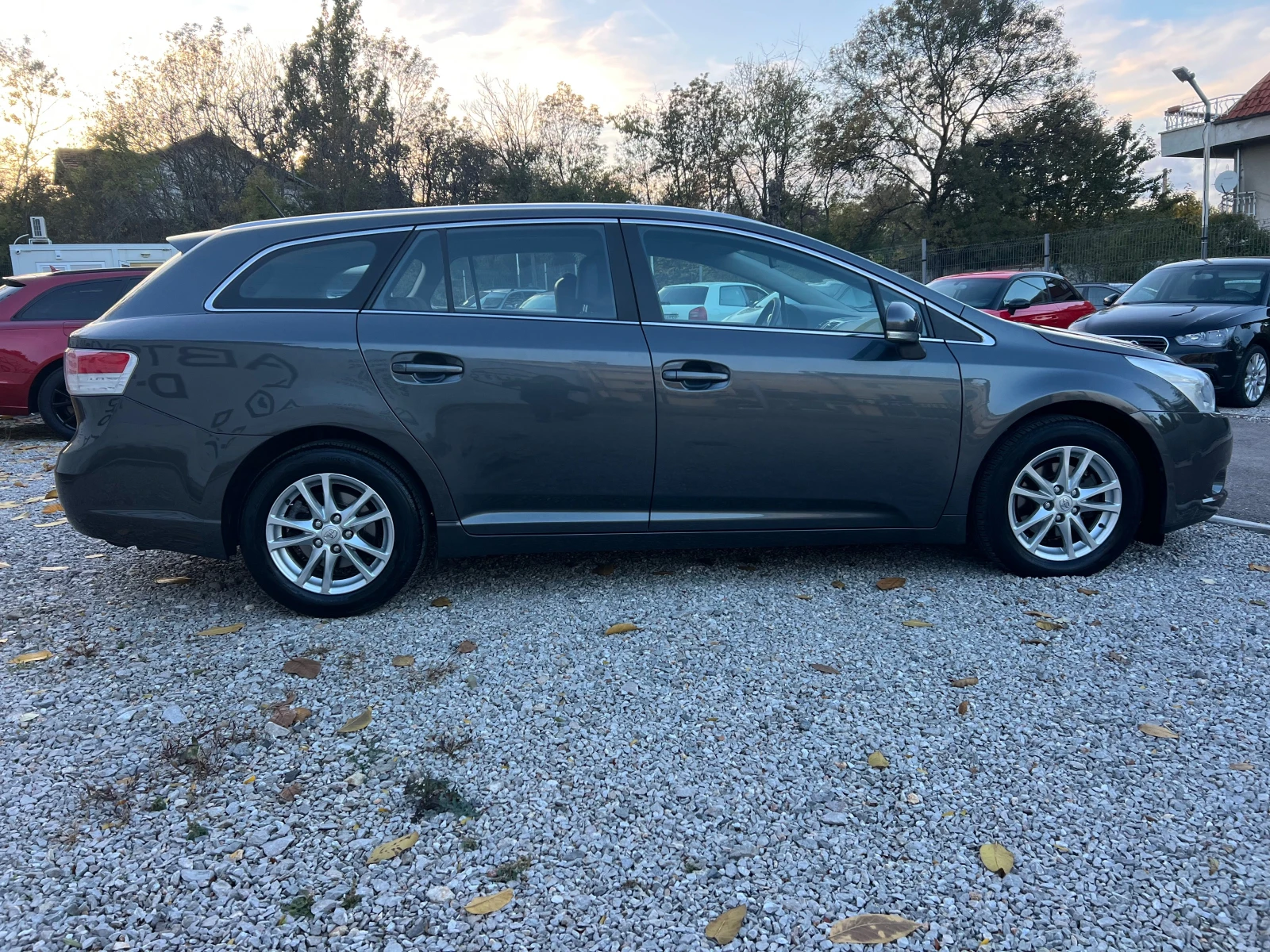 Toyota Avensis 1.8-NAVI FULL - изображение 7