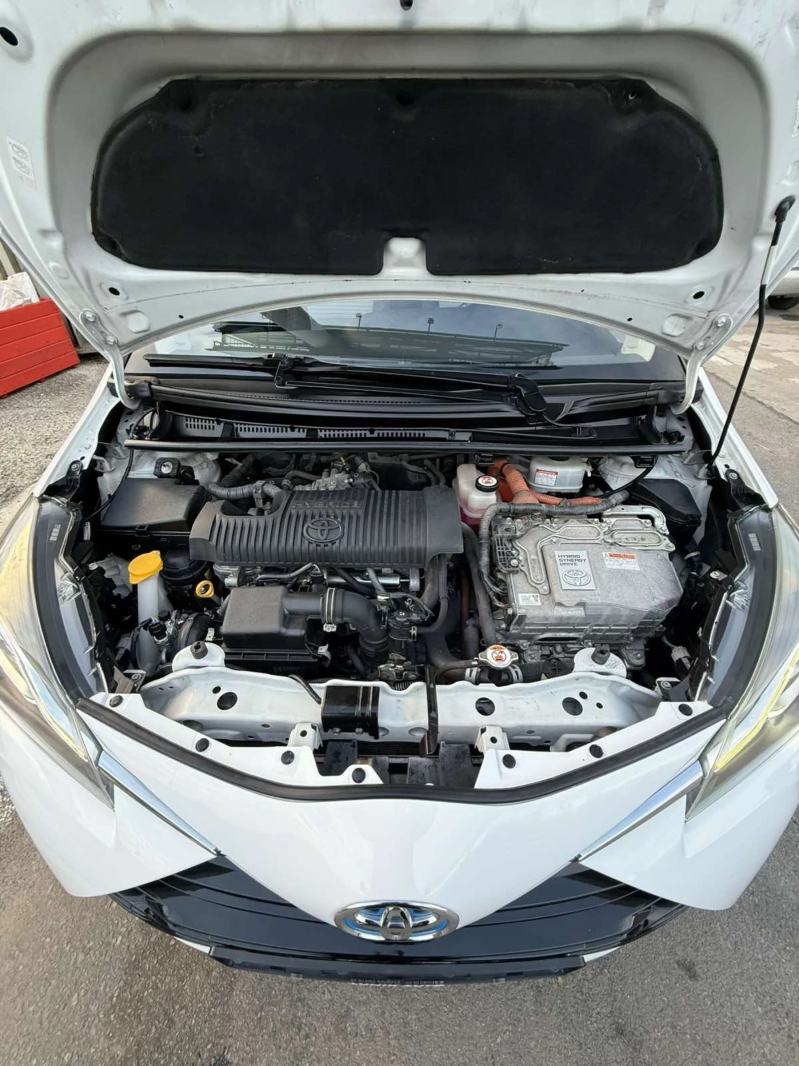 Toyota Yaris HYBRID  | Mobile.bg   13