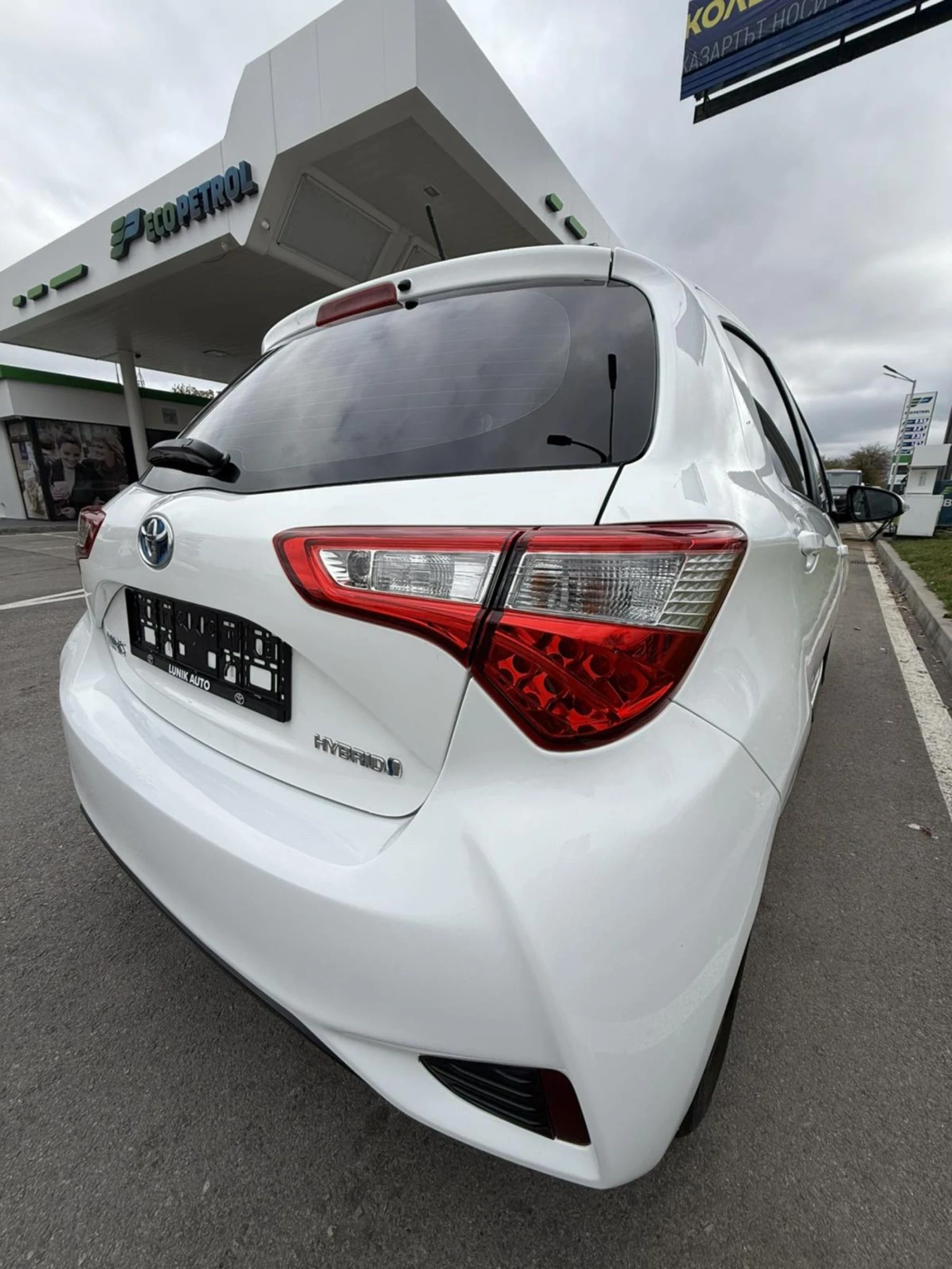Toyota Yaris HYBRID  | Mobile.bg   16