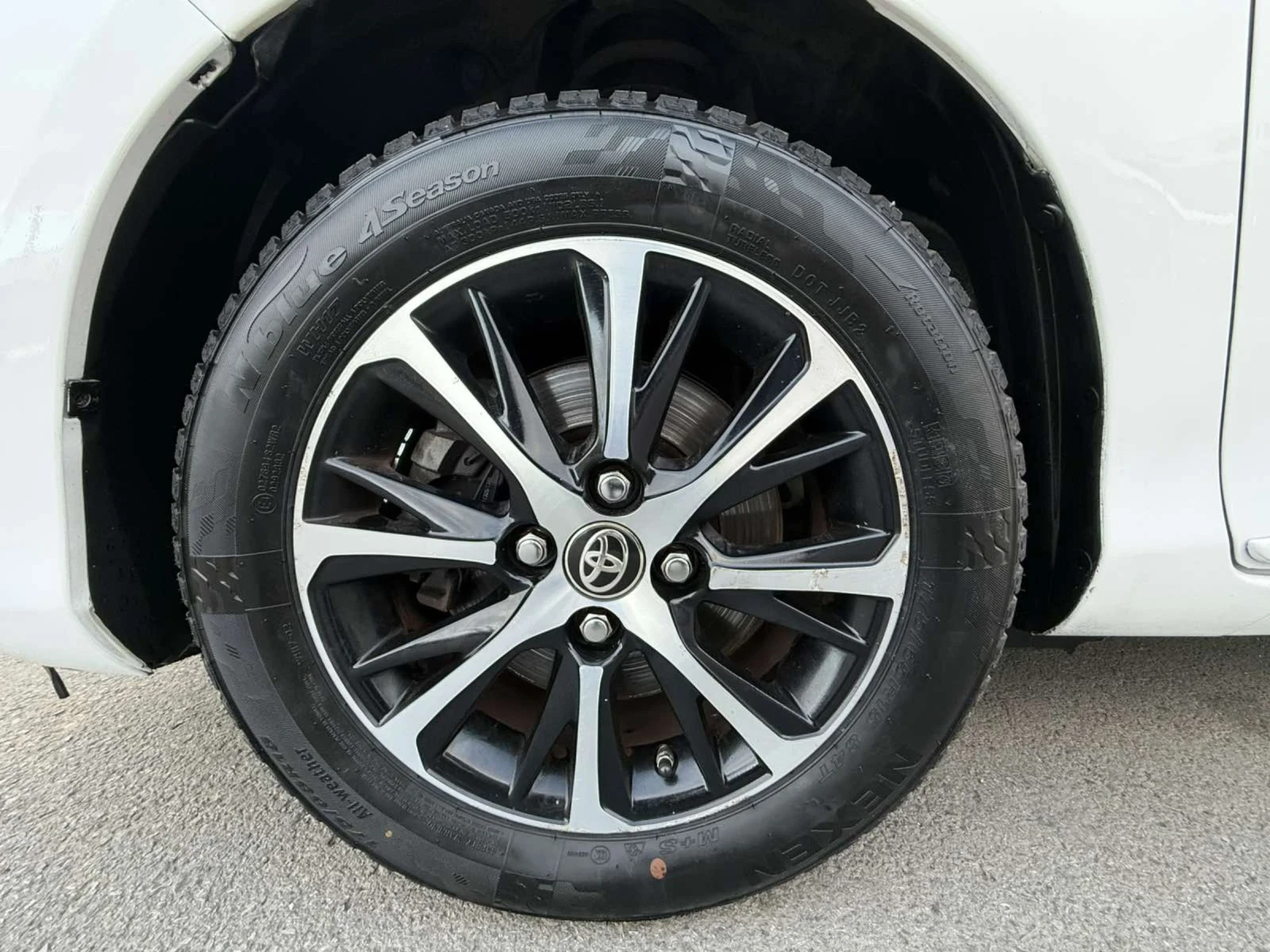 Toyota Yaris HYBRID  - изображение 9