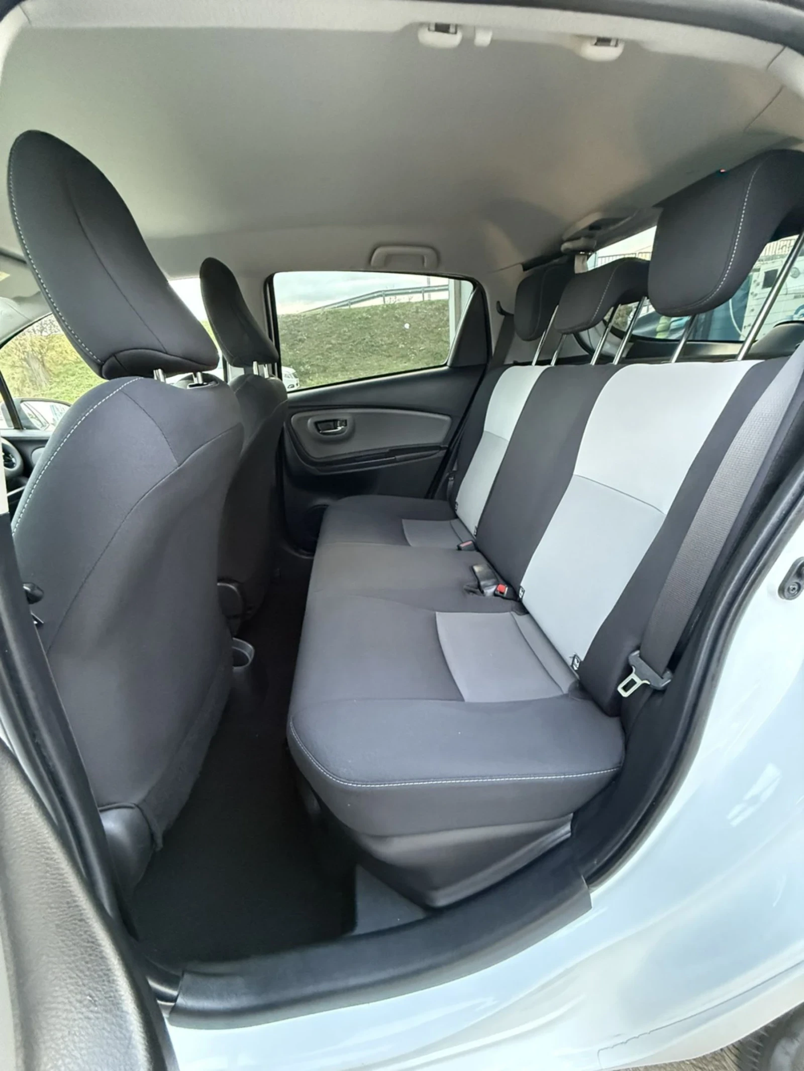 Toyota Yaris HYBRID  | Mobile.bg   15