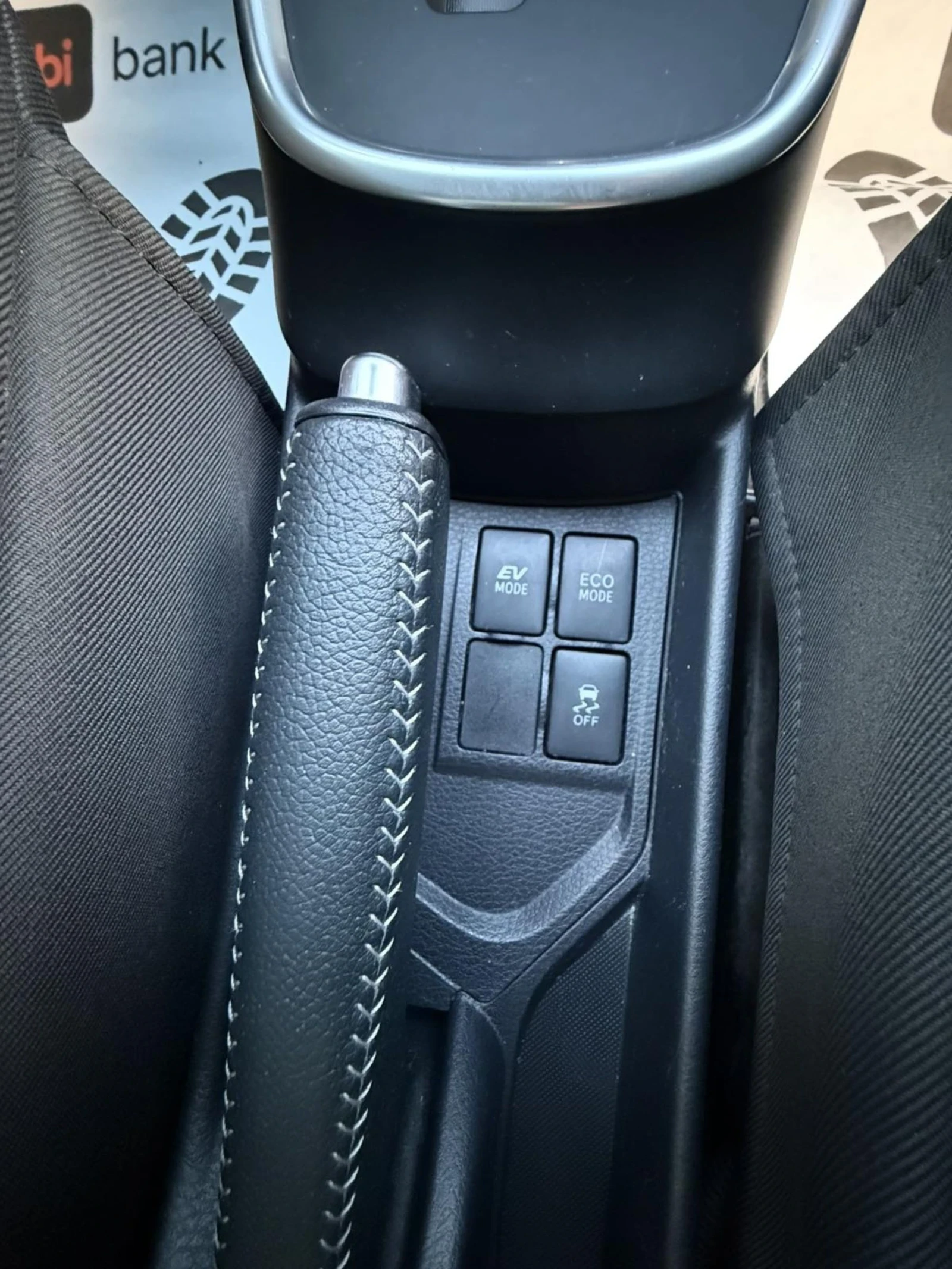 Toyota Yaris HYBRID  - изображение 10