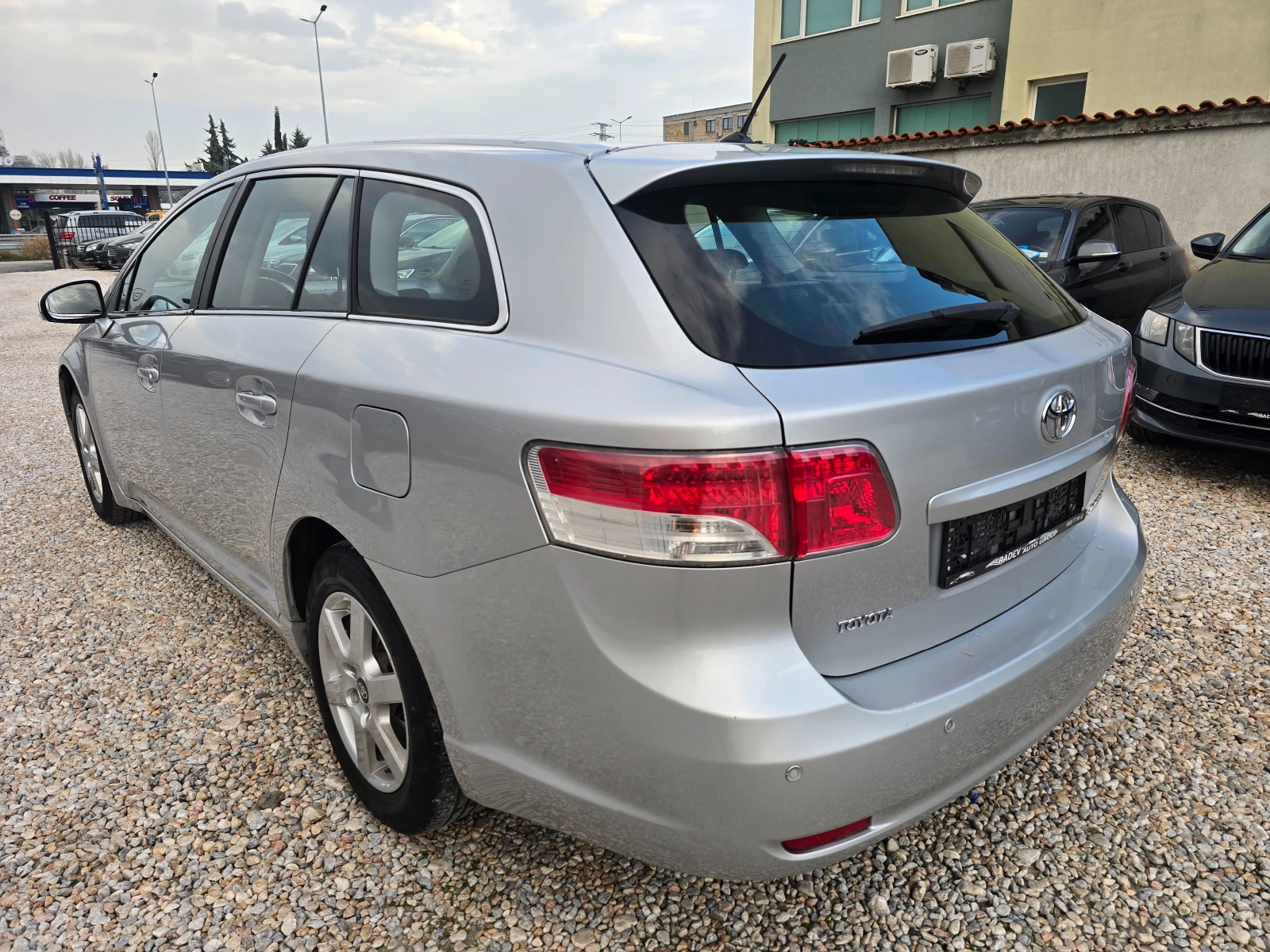 Toyota Avensis 1.8VVTI/EXECUTIVE/ - изображение 2
