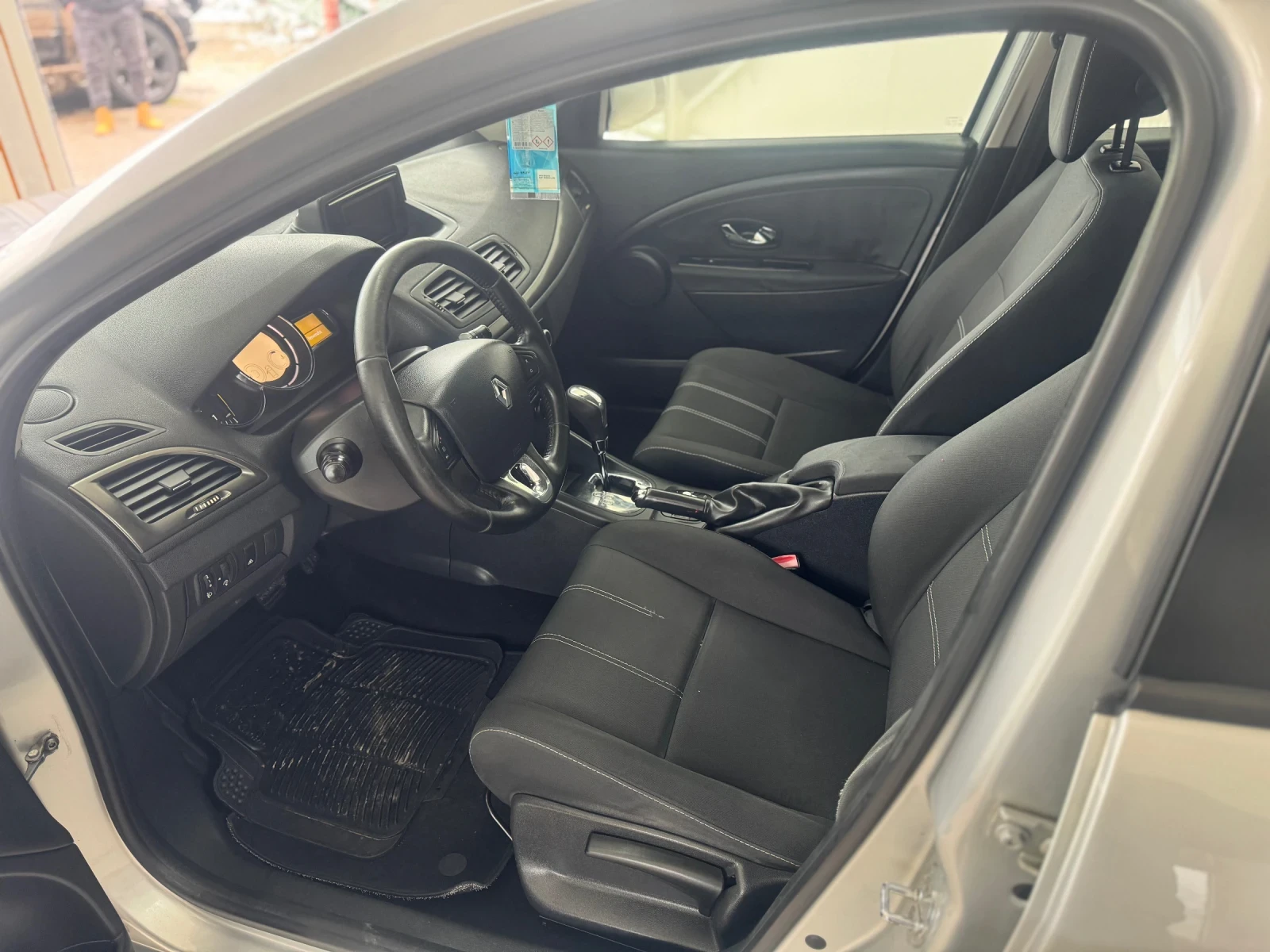 Renault Megane 1.6dci АВТОМАТИК - изображение 6