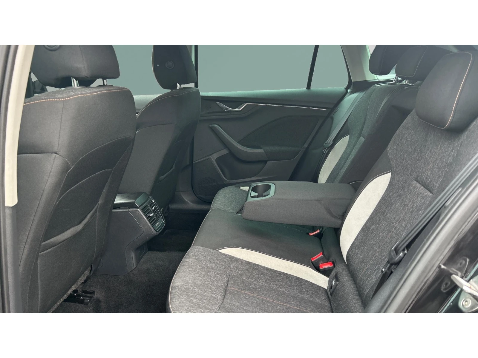 Skoda Scala 1.6 TDi DSG, ������� ������ �� 245   | Mobile.bg � ����������� 11