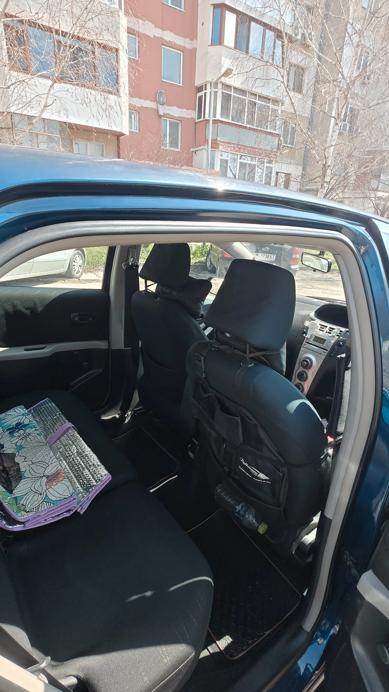 Toyota Yaris 1.4 D4D, Автоматик, снимка 7 - Автомобили и джипове - 53974381