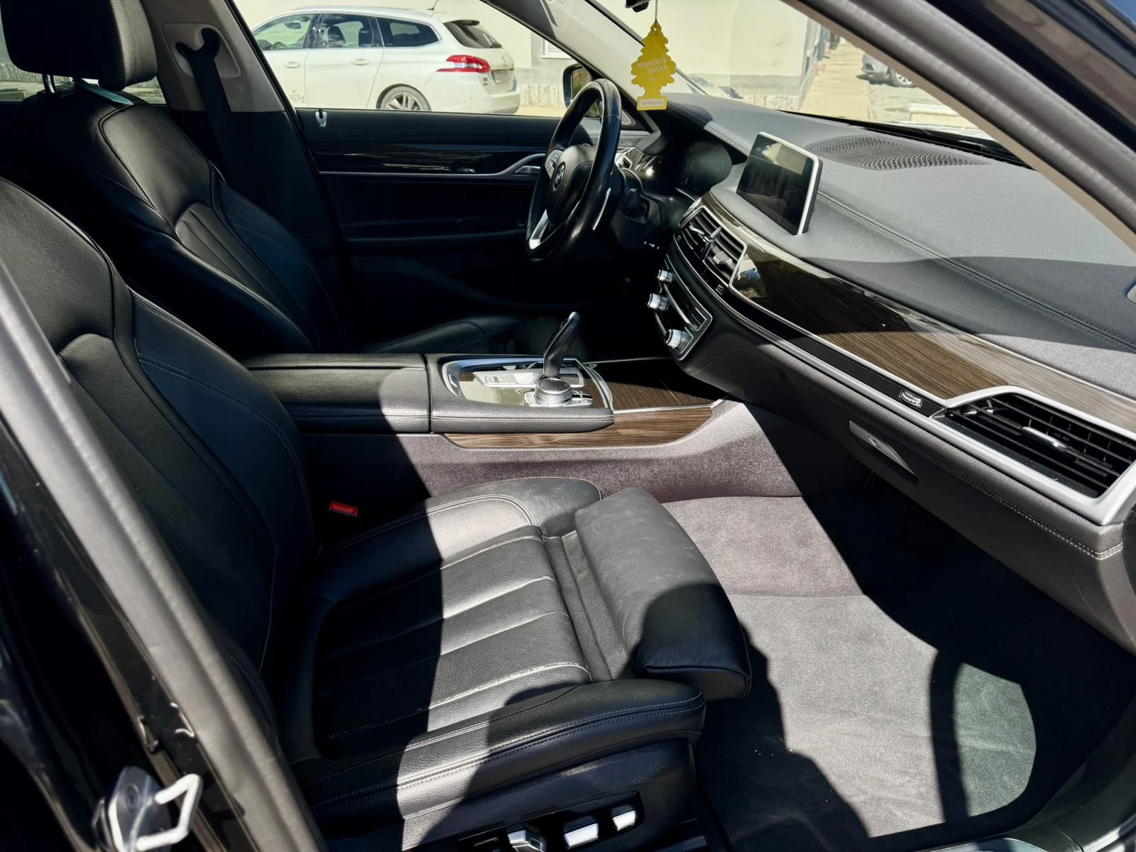 BMW 740 * b58* Led* Long, снимка 7 - Автомобили и джипове - 54530094