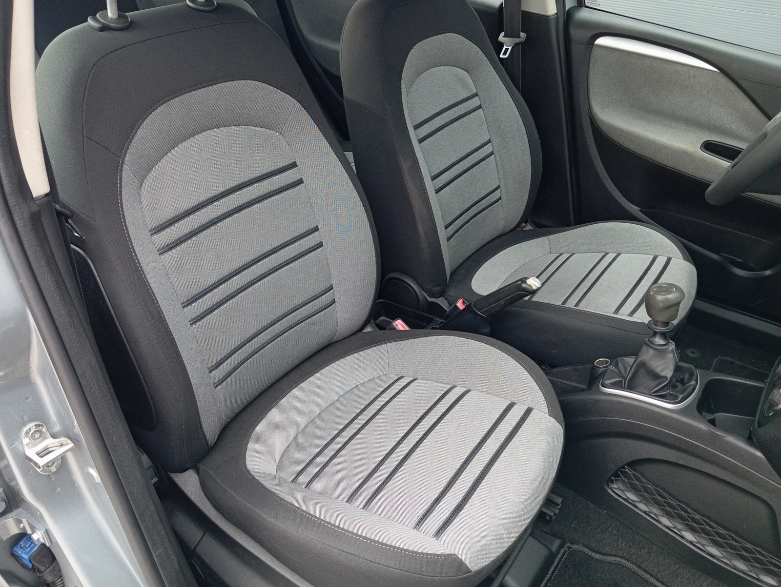 Fiat Punto 1.4i , снимка 9 - Автомобили и джипове - 54917838