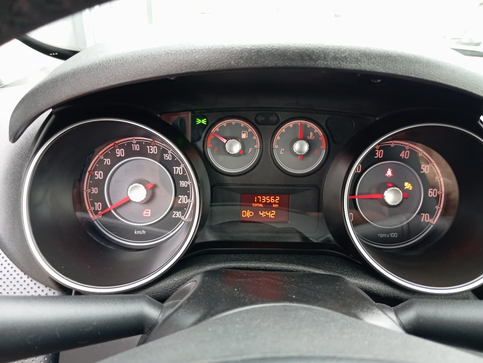 Fiat Punto 1.4i , снимка 12 - Автомобили и джипове - 54917838