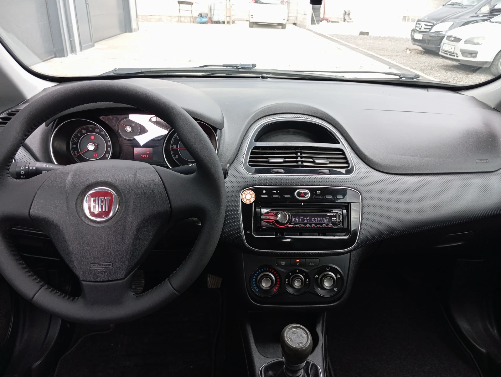 Fiat Punto 1.4i , снимка 11 - Автомобили и джипове - 54917838