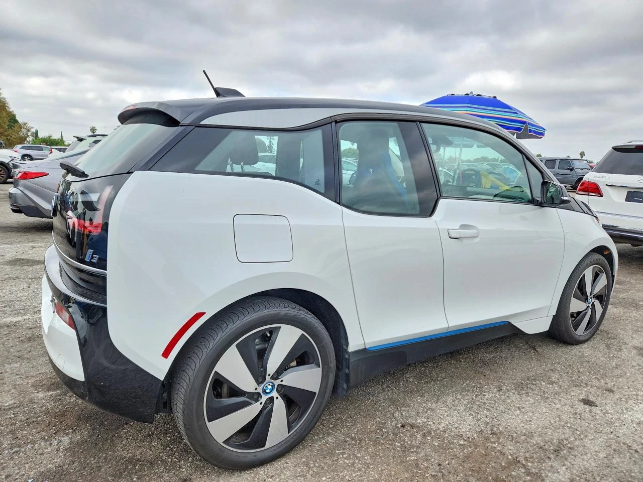 BMW i3, снимка 3 - Автомобили и джипове - 56614230