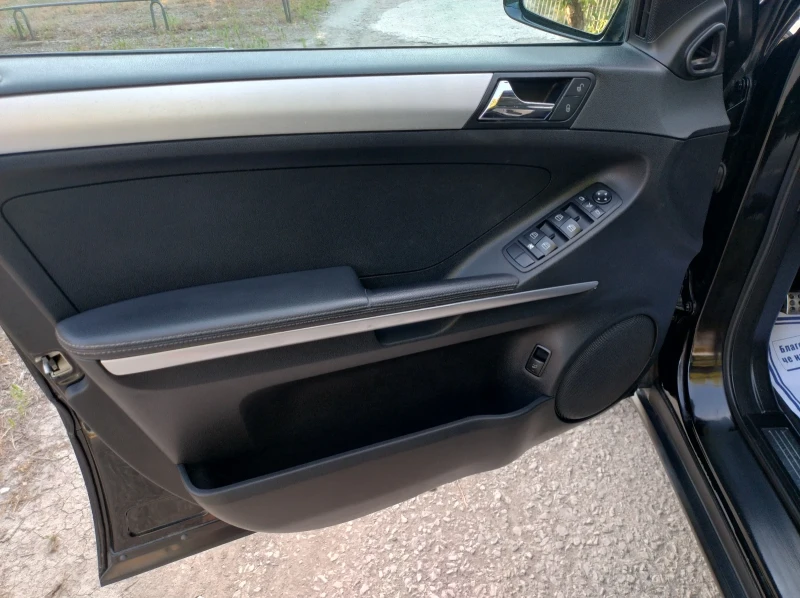 Mercedes-Benz ML 320 3.2 CDI V6 SPORT, снимка 12 - Автомобили и джипове - 51109906