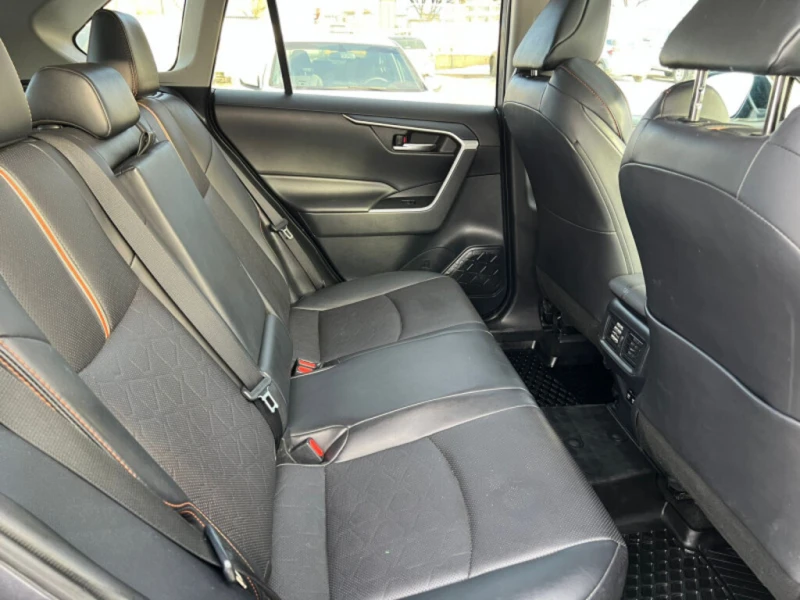 Toyota Rav4 TRAIL* Кожа* Подгрев* Обдухване* ПАНО* WIFI CHARGI, снимка 17 - Автомобили и джипове - 53307241