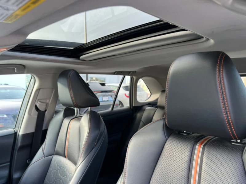 Toyota Rav4 TRAIL* Кожа* Подгрев* Обдухване* ПАНО* WIFI CHARGI, снимка 13 - Автомобили и джипове - 53307241