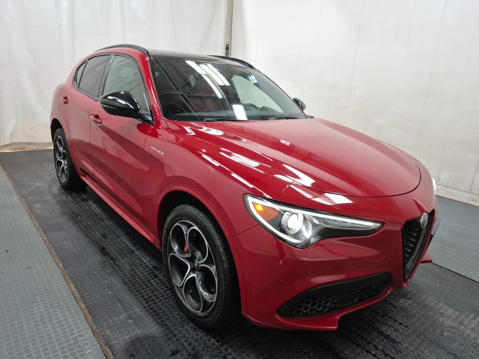 Alfa Romeo Stelvio VELOCE * CARFAX * АвтоКредит * Цена до България*  - изображение 2
