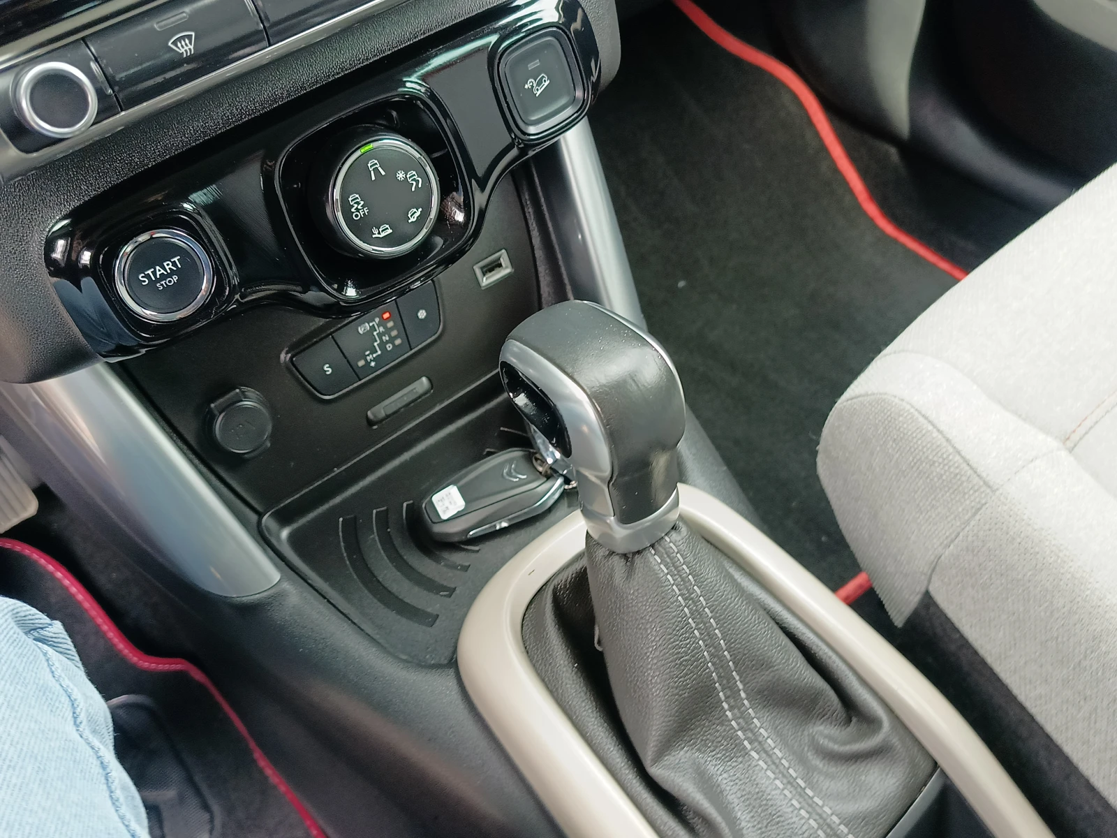 Citroen C3 Aircross 1.2i Автоматик, снимка 11 - Автомобили и джипове - 54092202