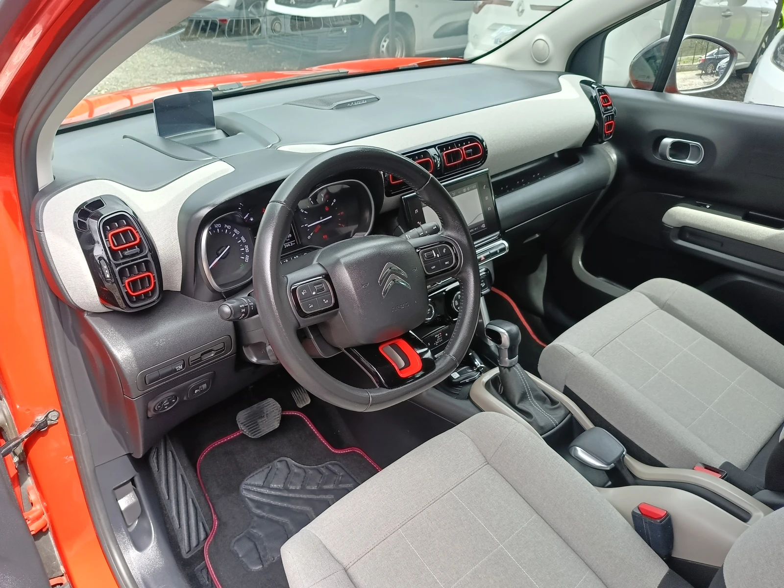 Citroen C3 Aircross 1.2i Автоматик, снимка 9 - Автомобили и джипове - 54092202