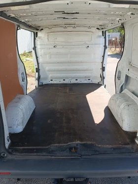 Opel Vivaro 2.5 CDTI 2011г., снимка 8