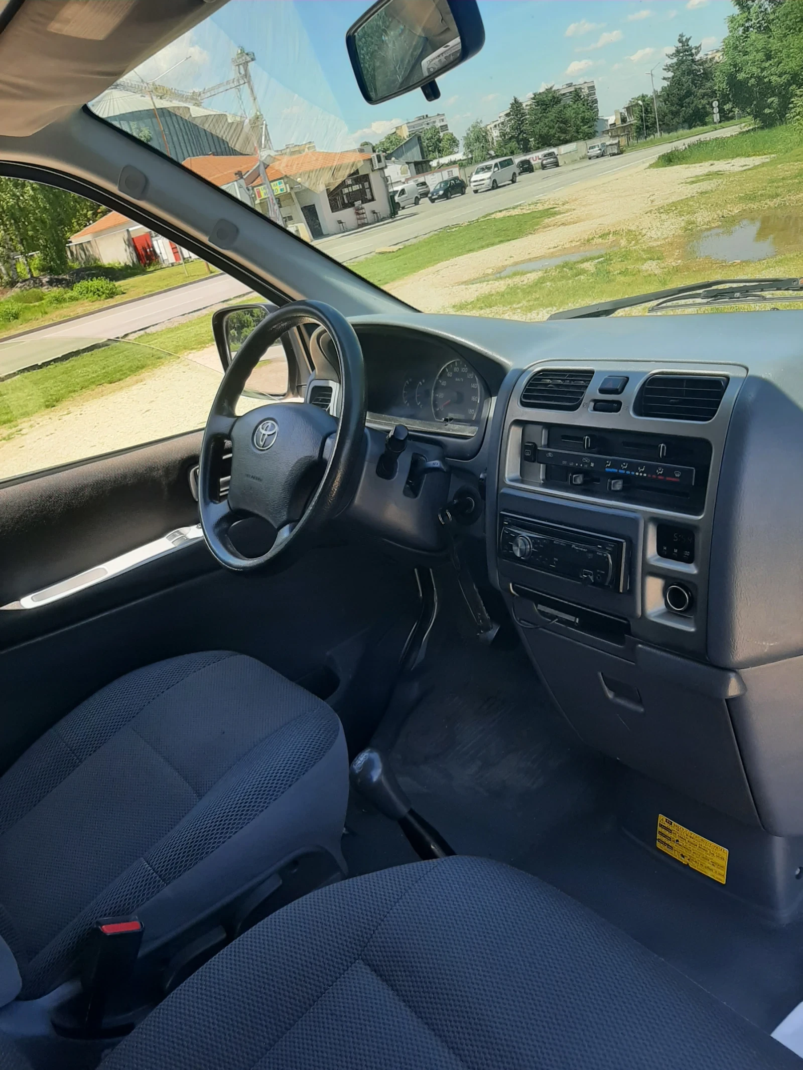Toyota Hiace 2.5D -4 WD, снимка 13 - Бусове и автобуси - 54697649