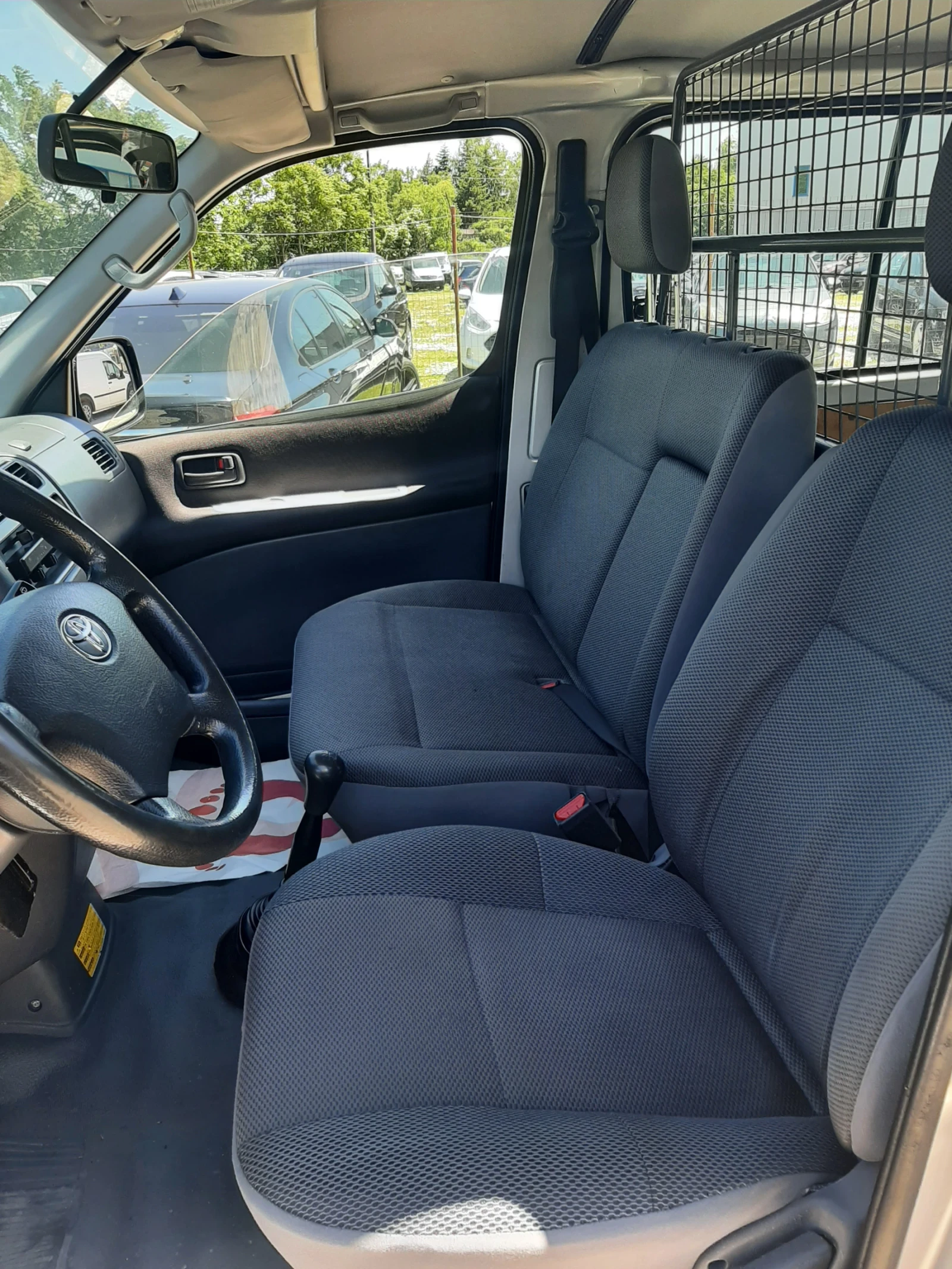 Toyota Hiace 2.5D -4 WD, снимка 11 - Бусове и автобуси - 54697649