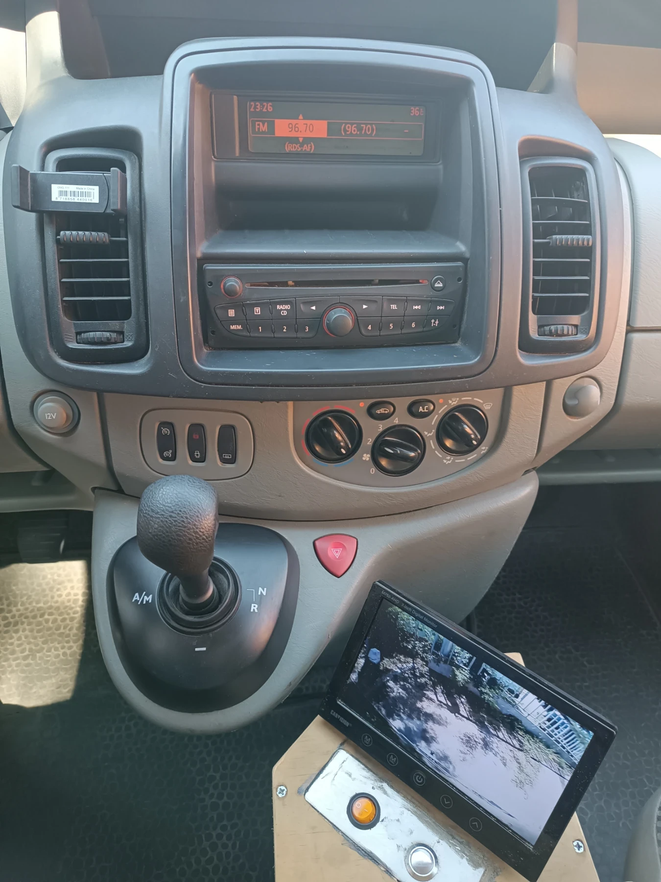 Opel Vivaro 2.5 CDTI 2011г., снимка 16 - Бусове и автобуси - 55770250