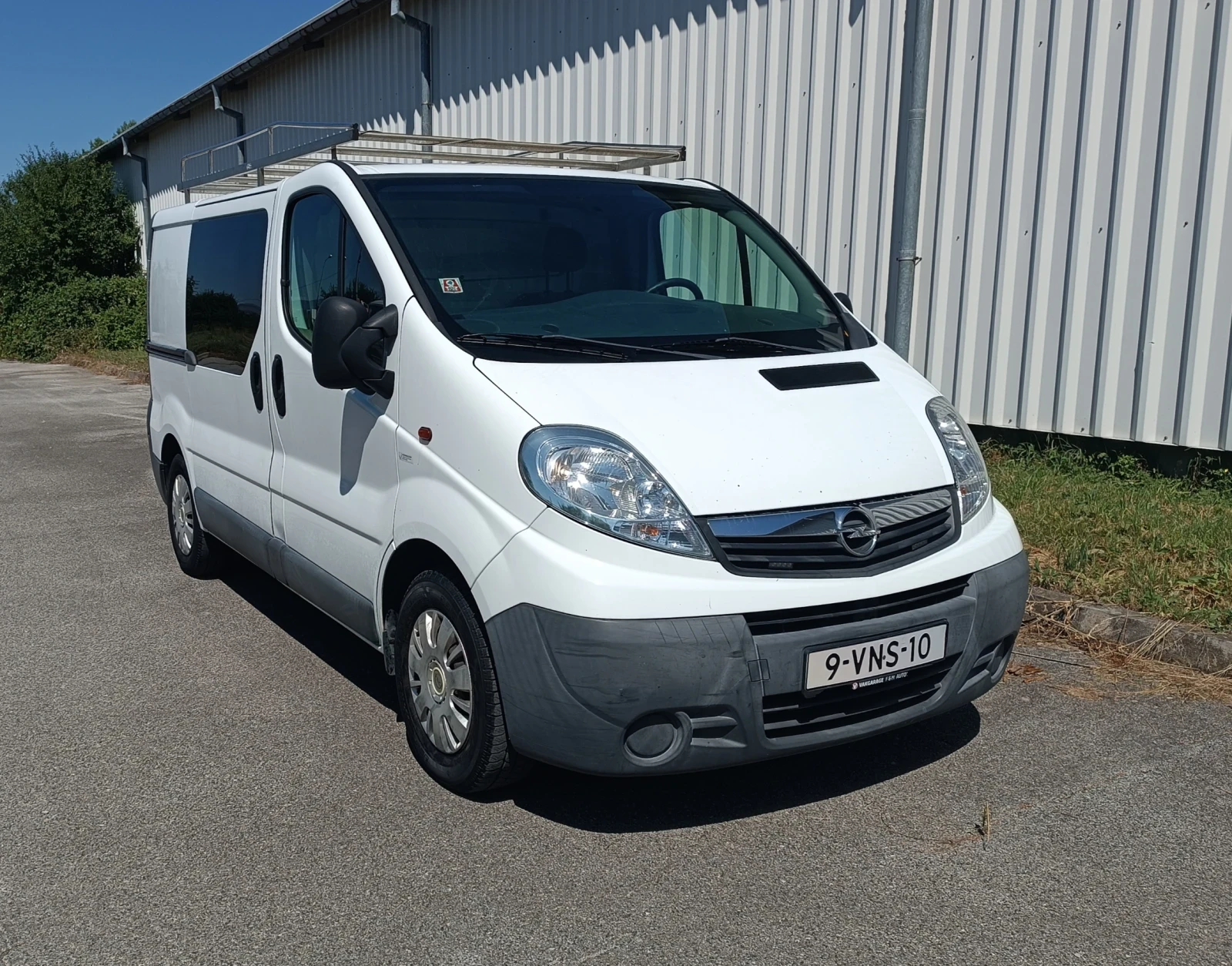 Opel Vivaro 2.5 CDTI 2011г., снимка 2 - Бусове и автобуси - 55770250