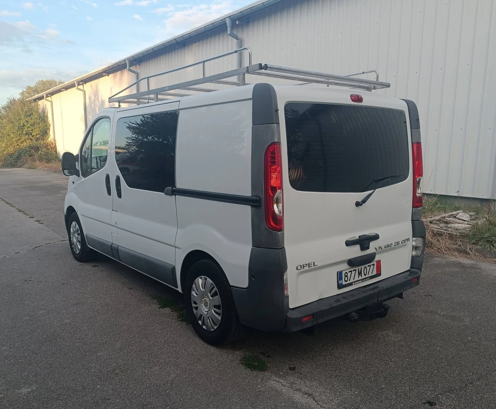 Opel Vivaro 2.5 CDTI 2011г., снимка 3 - Бусове и автобуси - 56240447